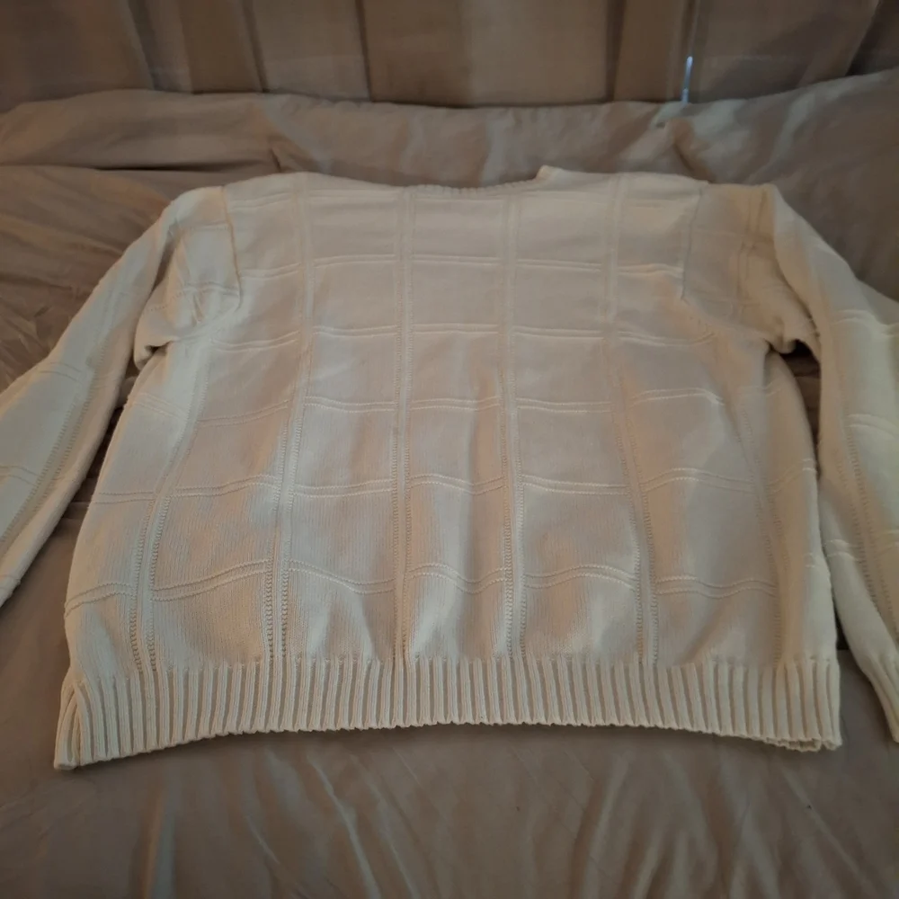 Izod Men's White Sweater with Embroidered Logo